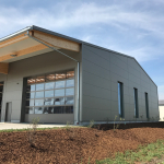 Gewerbehalle aus Holz mit stahlfassade