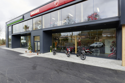 Autohaus Halle Fensterfassaden