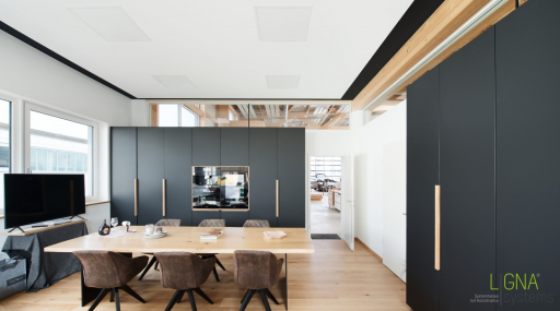 Bürogebäude aus Holz mit Holz Meubel