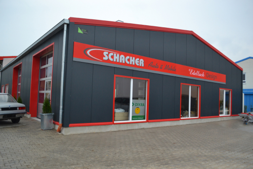 Gewerbehalle mit Sandwichpaneelen Fassade