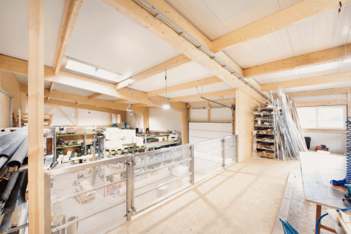 Hochwertige Gewerbehalle aus Holz