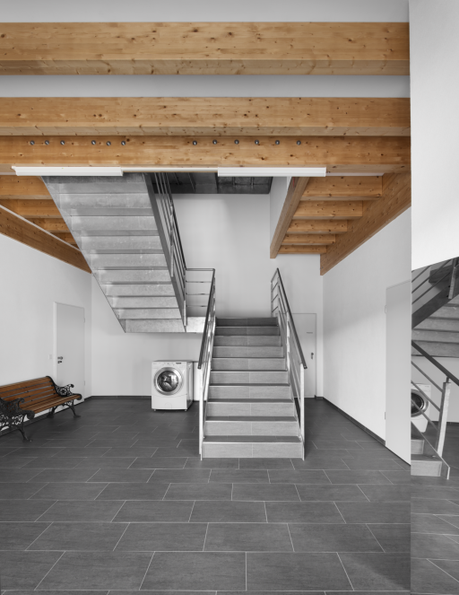 Hochwertiges Bürogebäude mit doppel Treppe