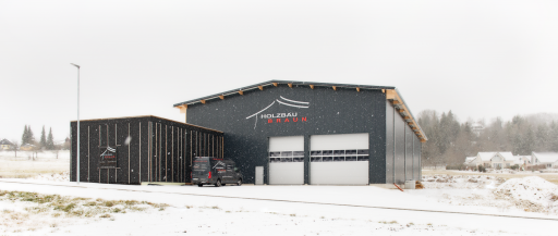 Winterfoto Gewerbehalle aus Holz