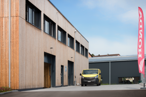 Holzfassade Gewerbehalle