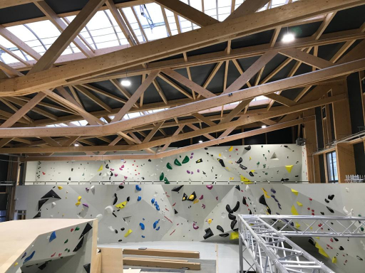 Indoor Boulderpark aus Holz
