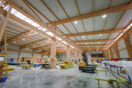 innenhalle Holzstruktur