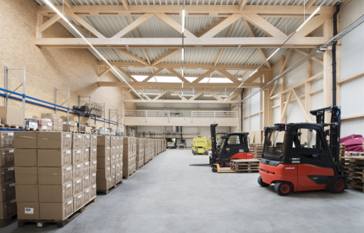Lagerahlle aus Holz mit Holzwände