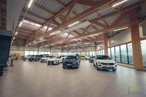 auto Gewerbehalle mit Holzstruktur
