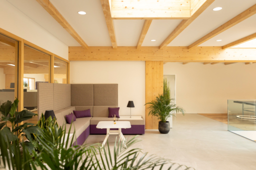 Moderner-Warteraum holz
