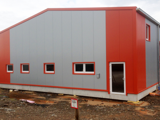 Sporthalle aus Holz Fassade