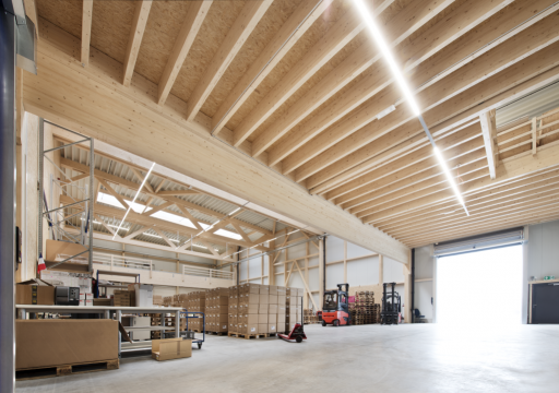 Lagerhalle mit Holzwischendecke aus Holz