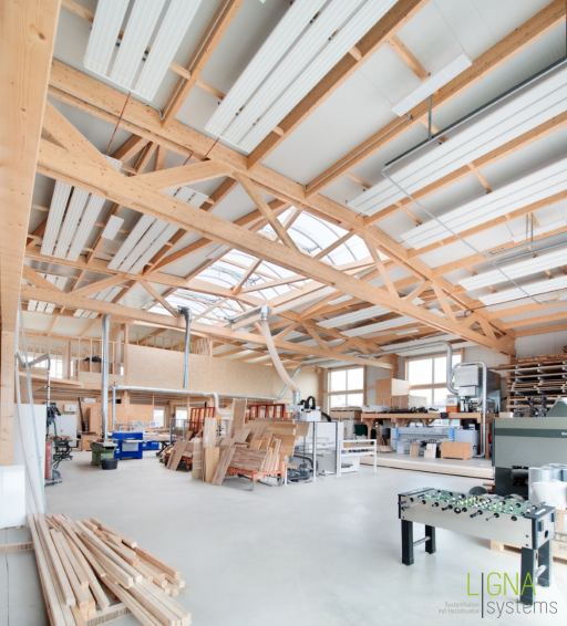 schreinerei-werkstatt-aus-holz