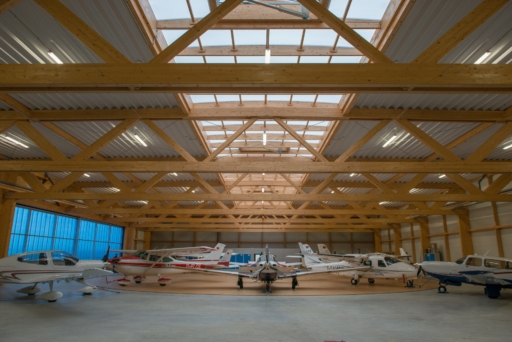 Flugzeughangar aus Holz