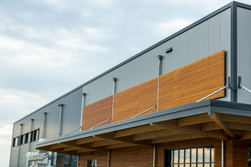 Hallenbau aus Holz Holzstruktur der Brauerei Maennerhobby