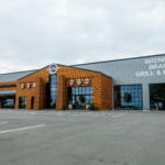 Hallenbau aus Holz Holzstruktur der Brauerei Maennerhobby